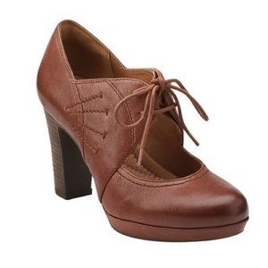 Cognac Artisan Flyrt Dally Clarks Mary Jane heels